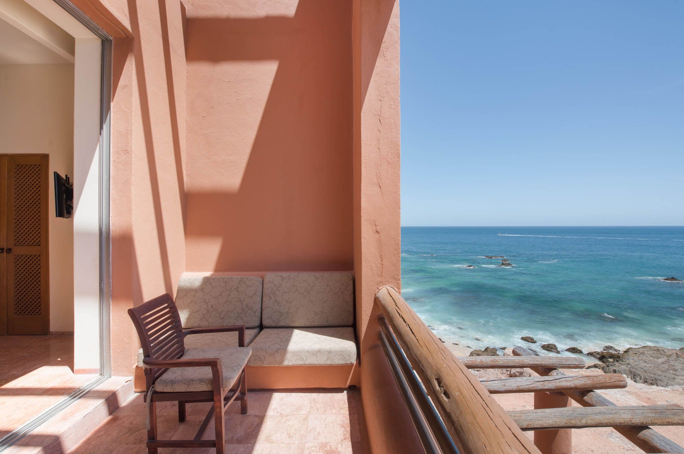 club-suite-room-with-ocean-view-club-regina-los-cabos