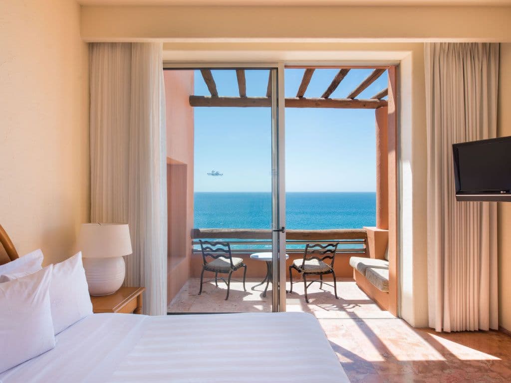 beautiful-view-of-ocean-front-room-club-regina-los-cabos