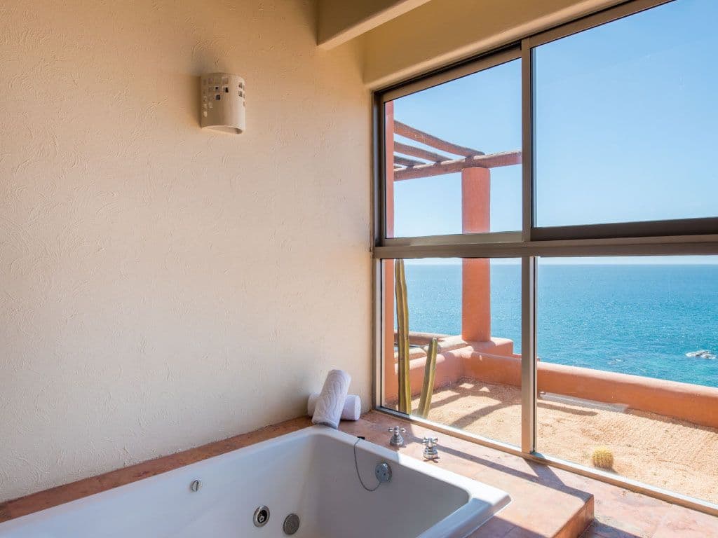 room-studio-with-jacuzzi-club-regina-los-cabos