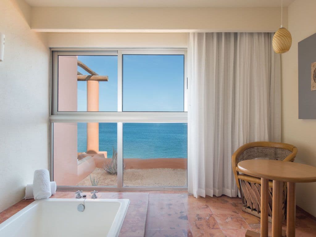 room-grand-suite-with-jacuzzi-ocean-view-in-club-regina-los-cabos